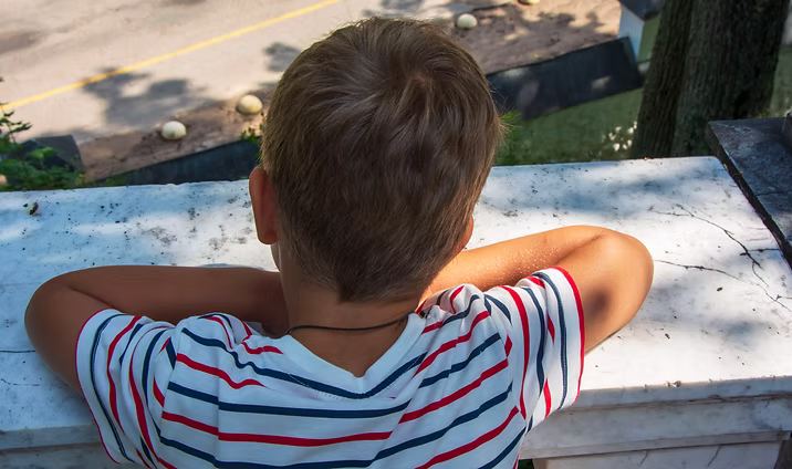 vecteezy a preschooler looks down from the balcony rear view the 13351843 792