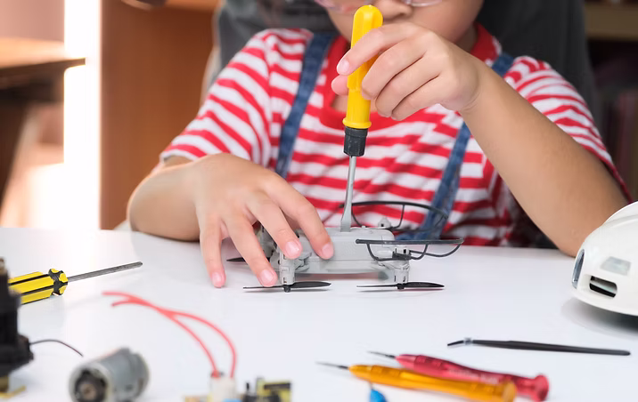 vecteezy concentrated little girl repairing her toy car with a tool 8090936 940